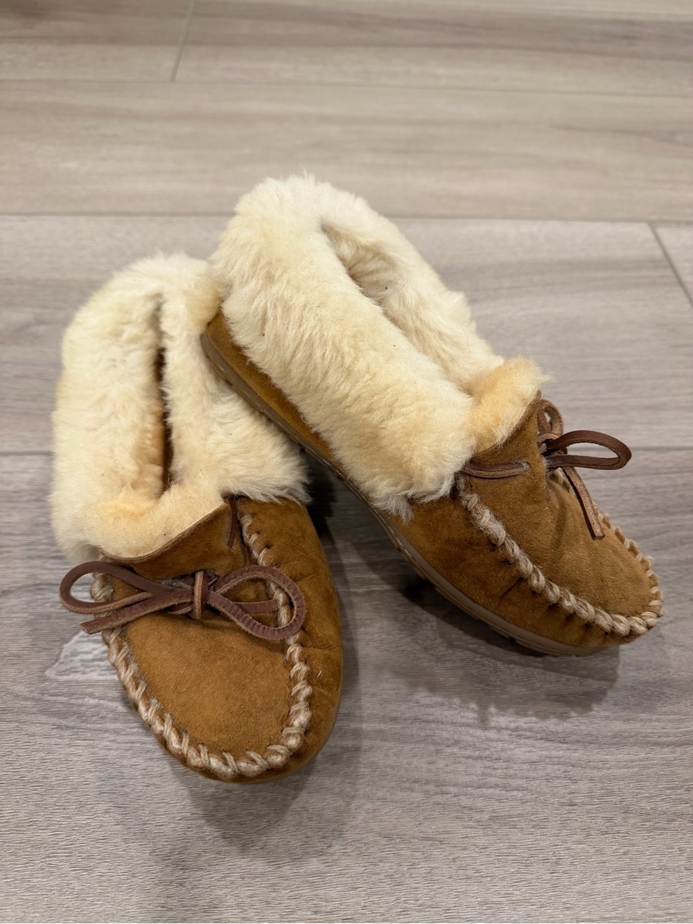 LL Bean Women's Wicked Good Moccasins Size 5